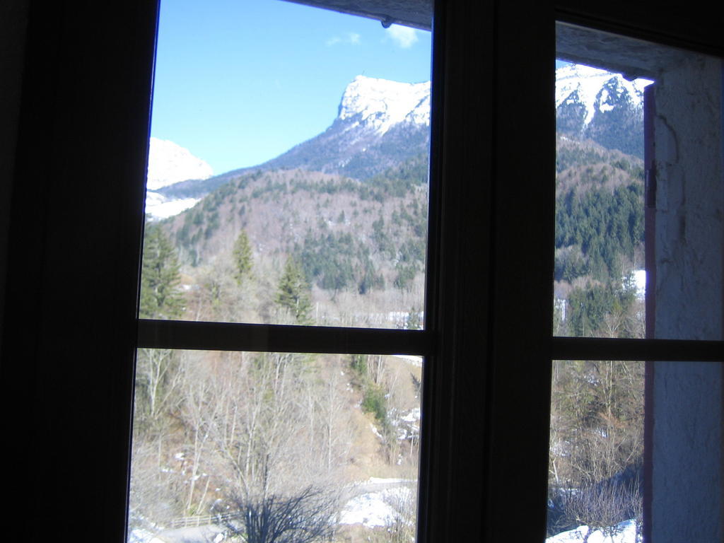 La Chouette A L'Heure Du Pinson Bed & Breakfast Saint-Pierre-d'Entremont  Ruang foto